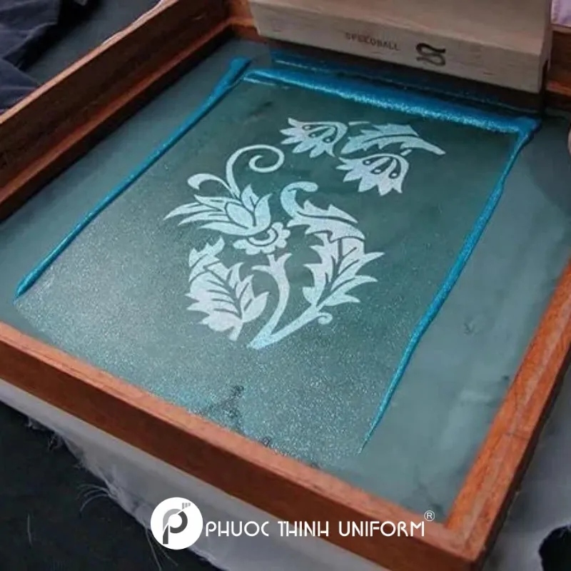 In lụa áo thun thường sẽ được sử dụng khuôn phẳng