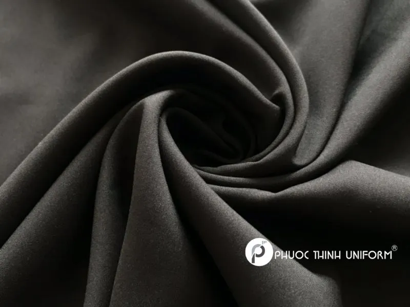 Vải microfiber với khả năng thấm hút tốt, thoáng khí, lý tưởng cho các trang phục thể thao