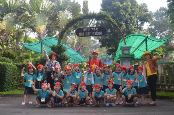 Ý nghĩa đồng phục học sinh trong môi trường học tập hiện nay Đồng phục lớp là trang phục cần có của các thế hệ học sinh, sinh viên
