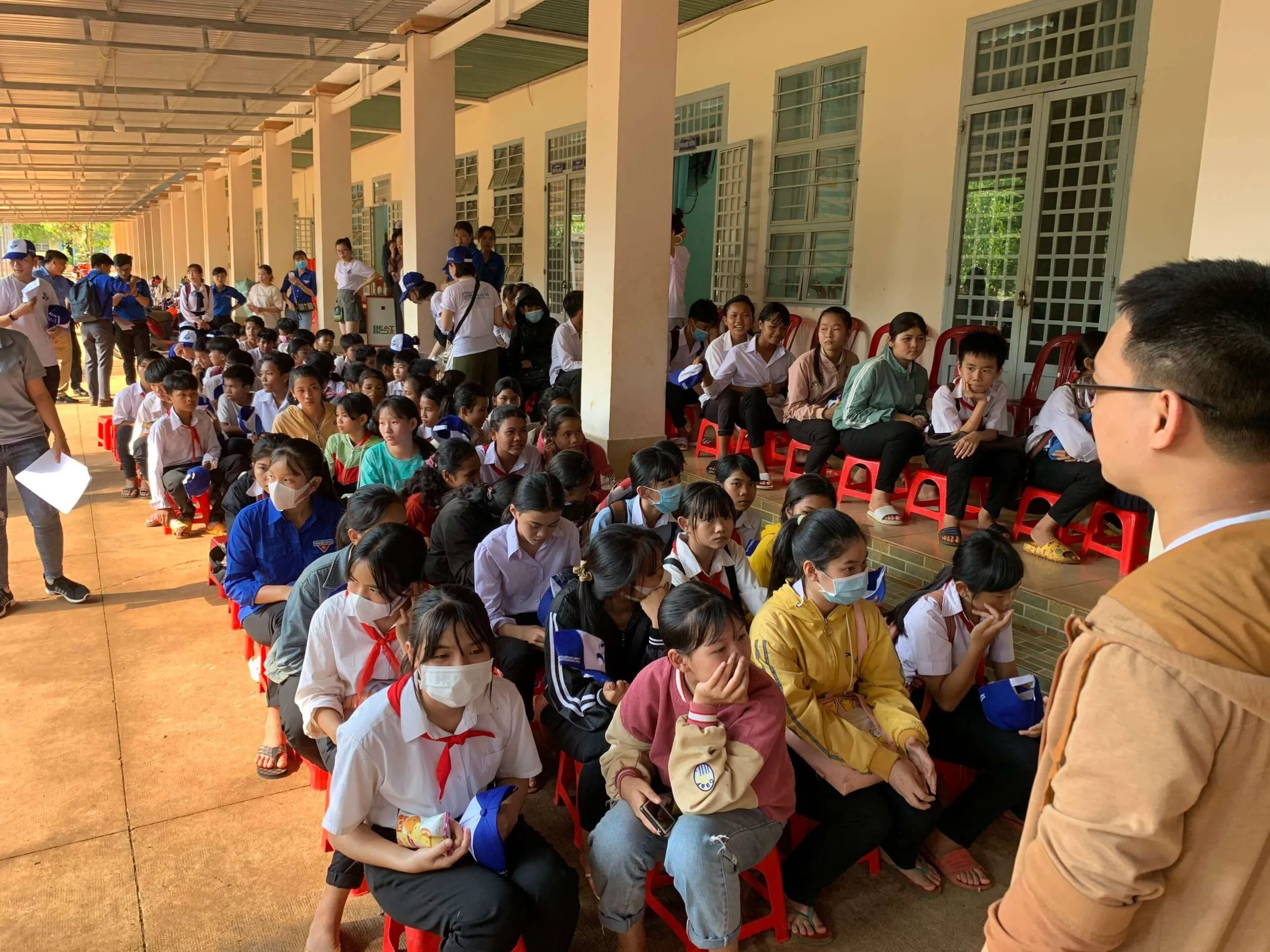 Các em tiểu học trường Đa Kia A, Bù Đăng Mập, Bình Phước.
