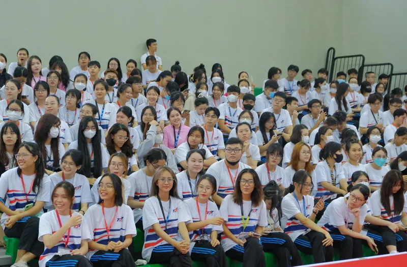 Ý nghĩa đồng phục học sinh trong môi trường học tập hiện nay đồng phục trường ĐH Tôn Đức Thằng