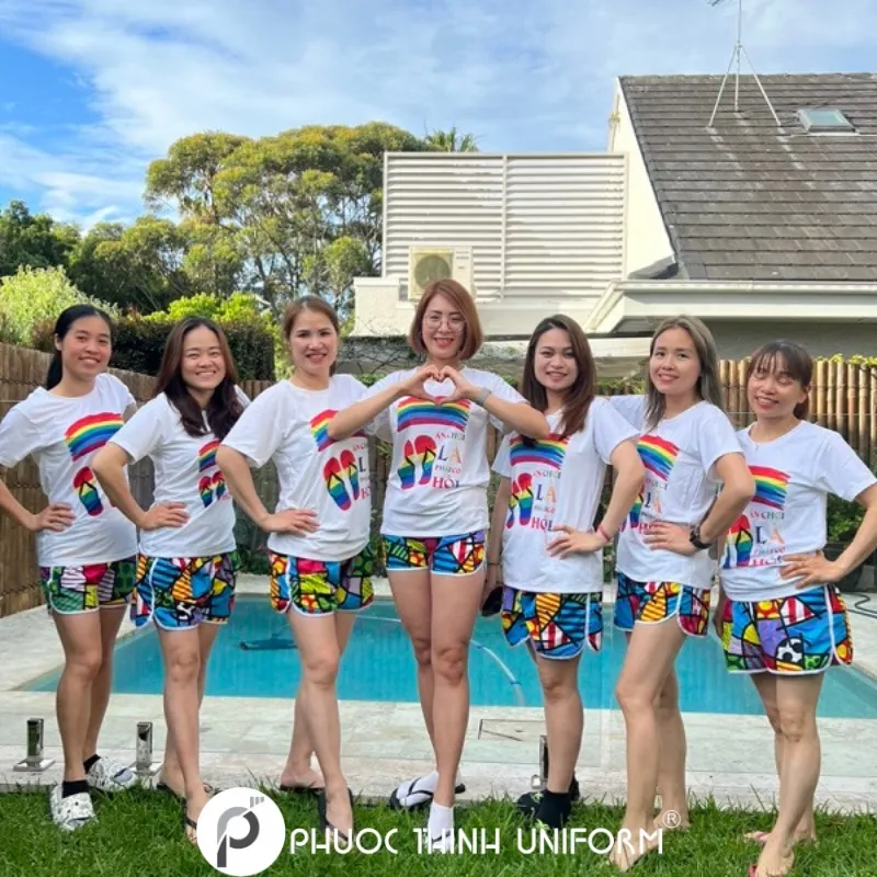 Mẫu đồng phục nhóm đi teambuilding giúp chúng ta dễ dàng nhận diện nhóm bạn của mình