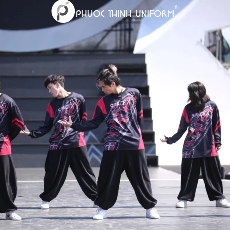 Áo đồng phục nhóm nhảy cần được sử dụng chất liệu thoải mái, thấm hút mồ hôi