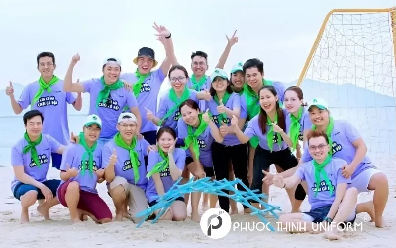 Áo team building - 10 Áo thường được in logo hoặc slogan nhóm, thể hiện tinh thần đoàn kết và mục tiêu chung.