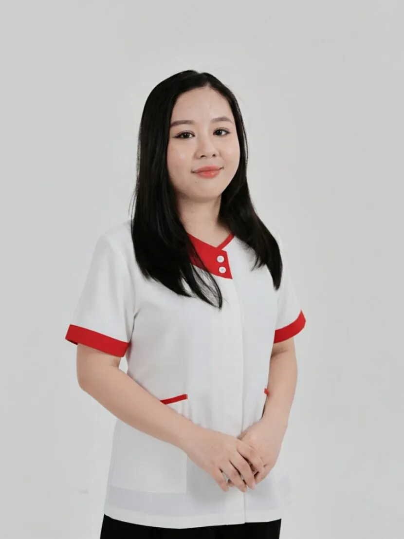 Đồng phục massage màu trắng phối viền cổ đỏ - 02