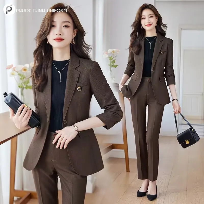 Đồng phục quản lý thường được thiết kế để toát lên sự sang trọng, chuyên nghiệp
