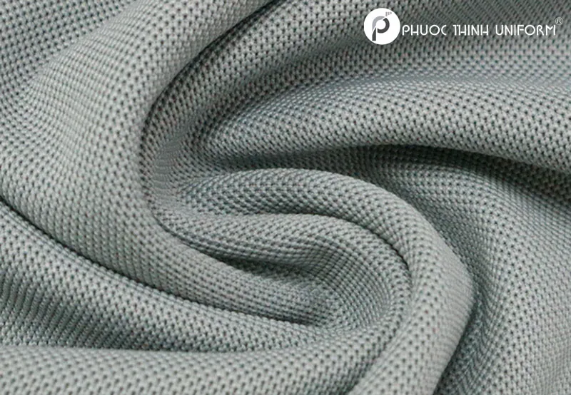 Vải cá sấu chất liệu được sử dụng làm đồng phục áo polo nhà hàng
