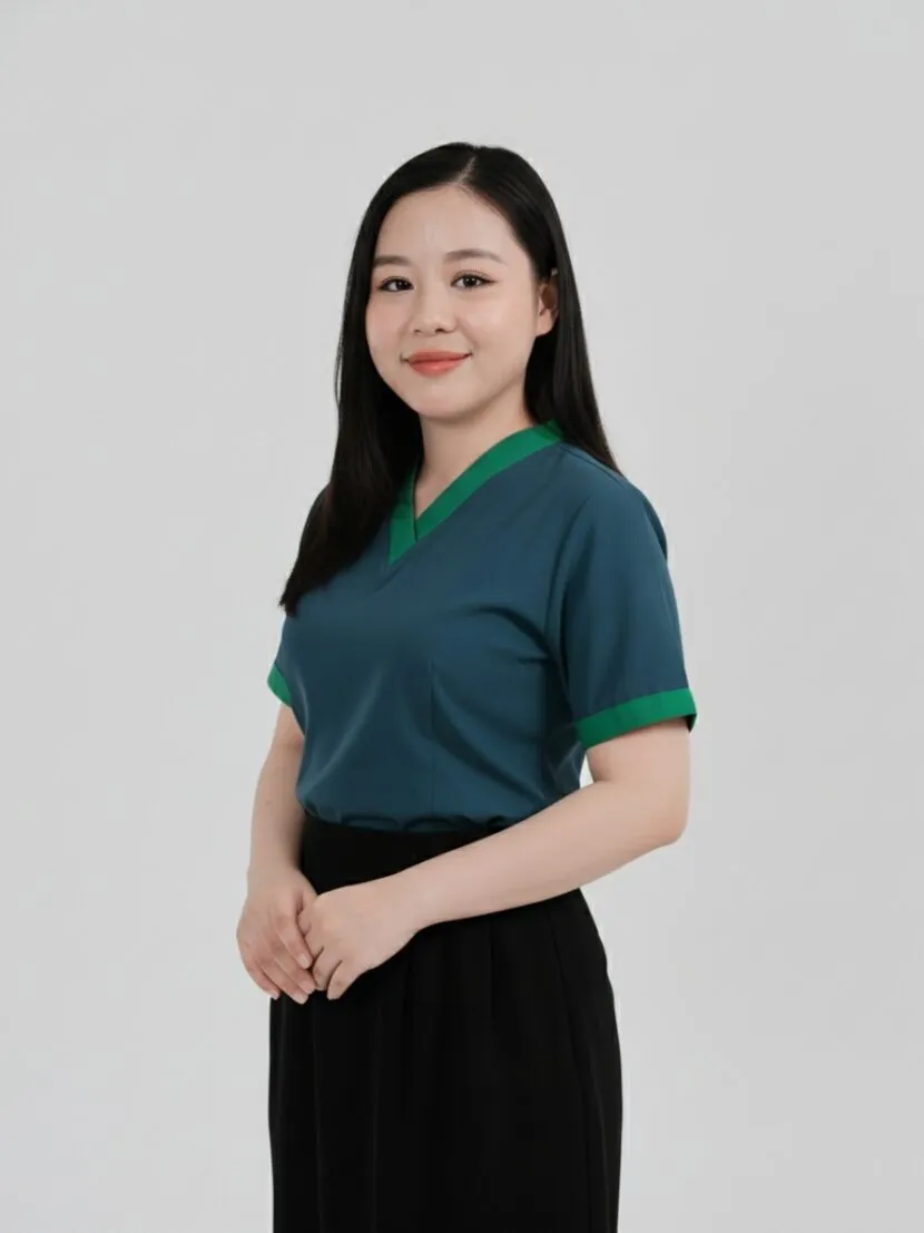 Đồng phục nhân viên spa màu xanh dương phối viền cổ xanh lá - 05