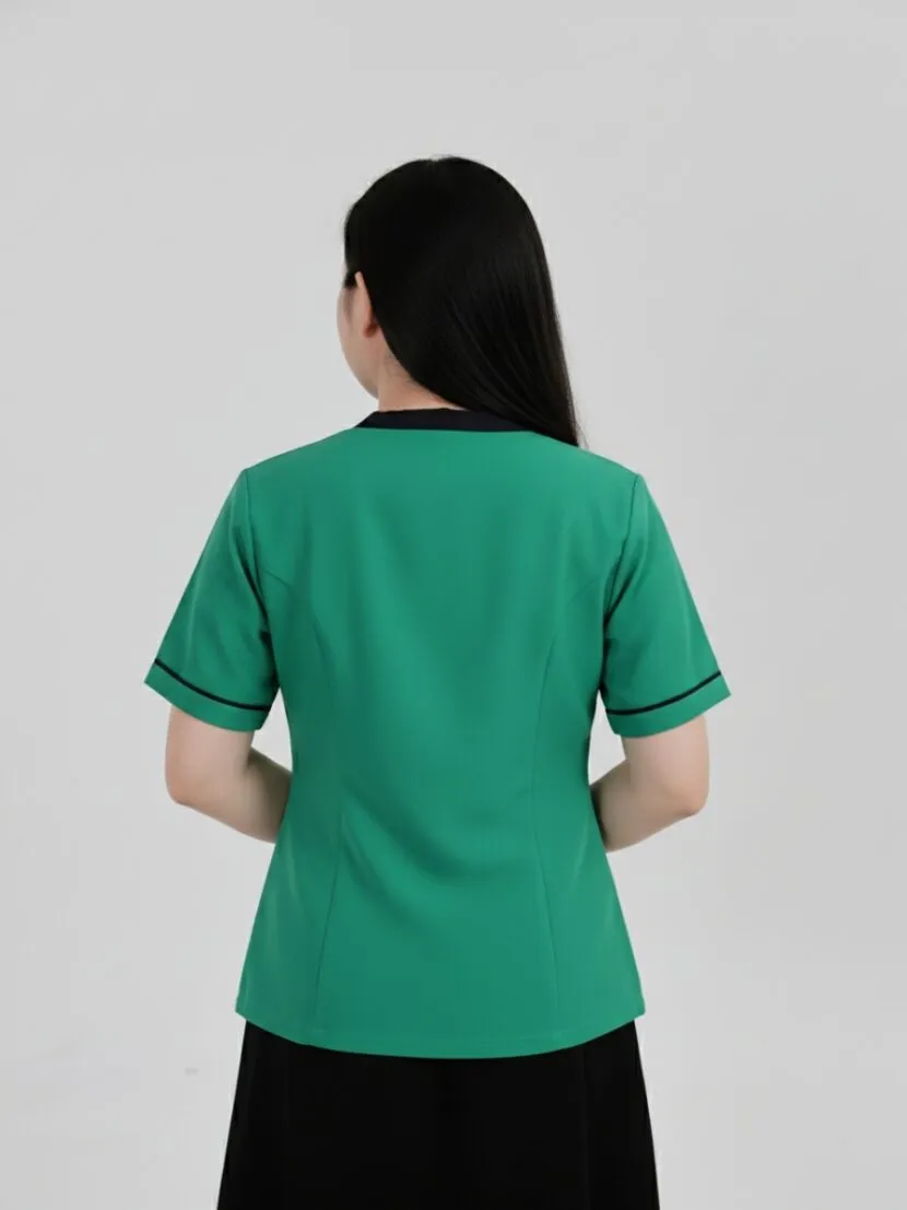 Đồng phục spa xanh lá phối cổ áo đen - 12