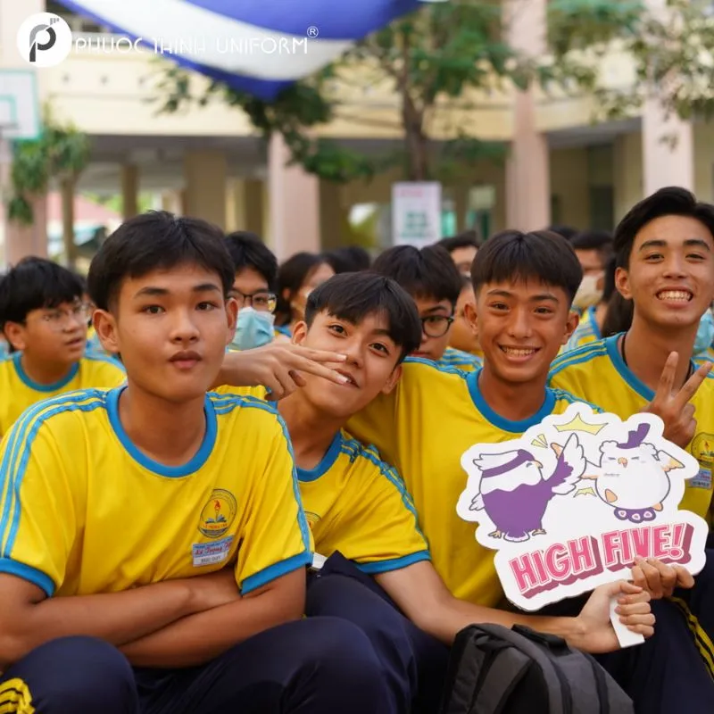 Áo thun thể dục trường tiểu học Phù Đổng Quận 6 Đồng phục thể dục thể hiện sự thống nhất của một đội hình