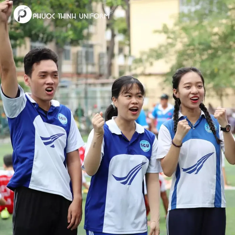 Áo thun thể dục trường tiểu học Phù Đổng Quận 6 Logo trường đại học được in ấn rõ nét trên đồng phục