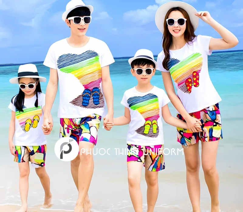 Mẫu áo đồng phục du lịch biển cho gia đình nổi bật với họa tiết ngộ nghĩnh