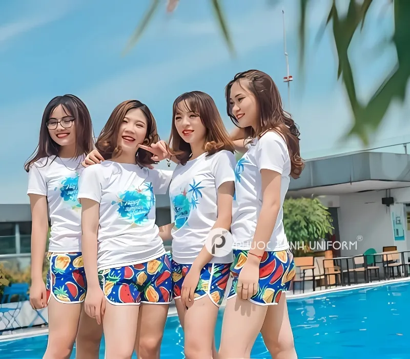 Mẫu đồng phục du lịch biển cho nhóm đơn giản nhưng vẫn đảm bảo nổi bật 