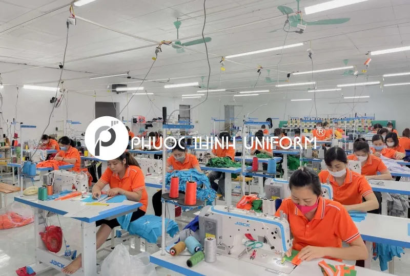 Đồng phục bảo hộ lao động 04 Mẫu đồng phục công nhân may với màu sắc nổi bật