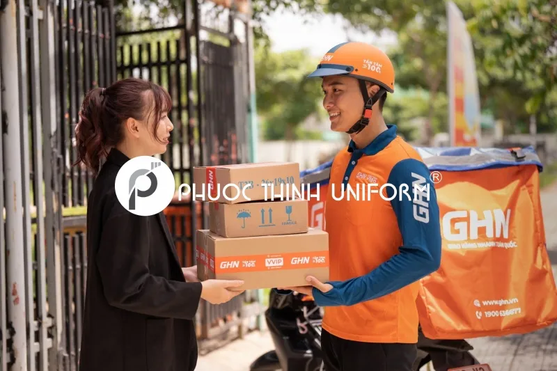Đồng phục bảo hộ lao động 04 Mẫu đồng phục công nhân giao hàng gây ấn tượng tốt với khách hàng