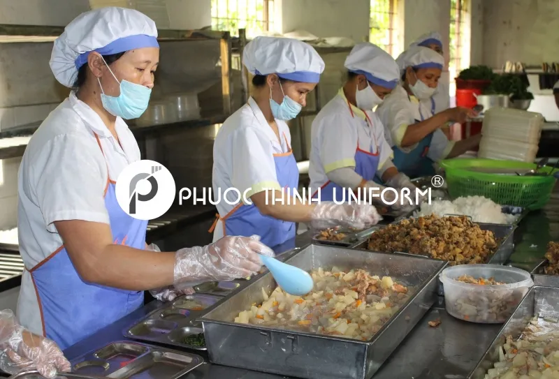 Đồng phục bảo hộ lao động 04 Mẫu đồng phục công nhân màu trắng đặc trưng cho lĩnh vực thực phẩm