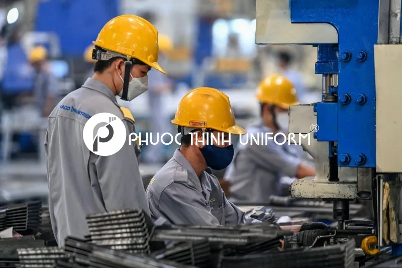 Đồng phục bảo hộ lao động 04 Mẫu đồng phục công nhân cơ khí thấm hút mồ hôi tốt