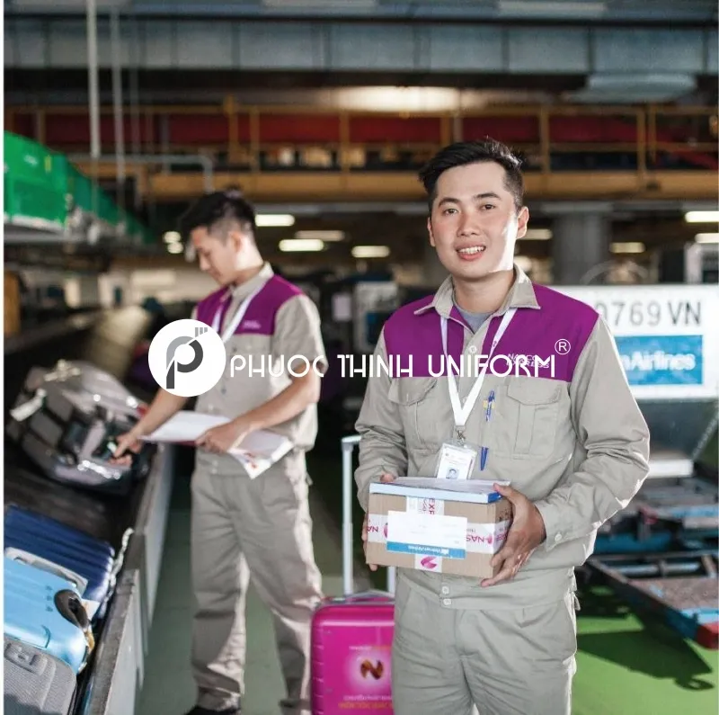 Đồng phục bảo hộ lao động 04 Mẫu đồng phục công nhân giao hàng với màu sắc chủ đạo của thương hiệu