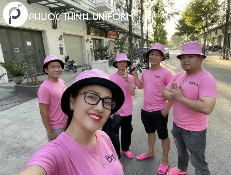 Tham khảo 7 mẫu áo đồng phục màu hồng được yêu thích áo đồng phục màu hồng