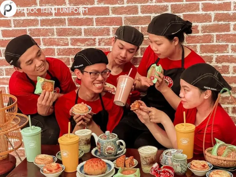 Đồng phục Highlands Coffee tươi trẻ, chuyên nghiệp & năng động Đồng phục Highlands Coffee