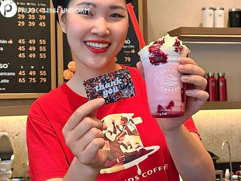 Đồng phục Highlands Coffee tươi trẻ, chuyên nghiệp & năng động Đồng phục Highlands Coffee