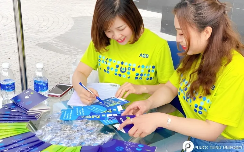 Đồng phục ngân hàng ACB: Thanh lịch, hiện đại và cuốn hút đồng phục ngân hàng acb