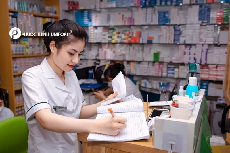 15+ mẫu đồng phục dược sĩ bệnh viện đẹp, chuyên nghiệp đồng phục dược sĩ