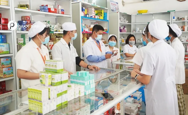 15+ mẫu đồng phục dược sĩ bệnh viện đẹp, chuyên nghiệp đồng phục dược sĩ
