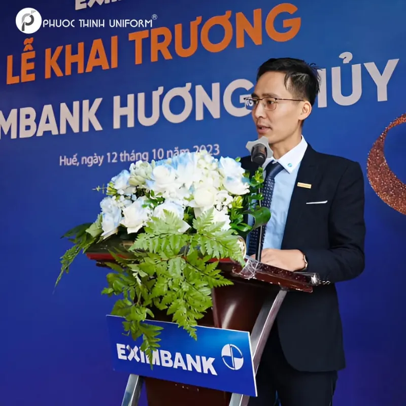 10+ mẫu đồng phục Eximbank cuốn hút và chuyên nghiệp Áo vest đồng phục Eximbank mang đến vẻ ngoài chuyên nghiệp và sang trọng