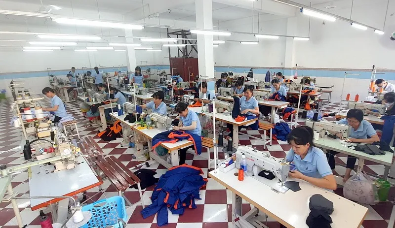 Đồng phục màu tím: Danh sách 5+ mẫu đồng phục đẹp, độc đáo đồng phục màu tím