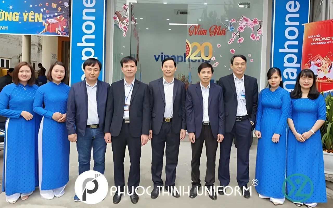 Màu xanh dương và trắng trong đồng phục Vinaphone thể hiện sự chuyên nghiệp và tin cậy