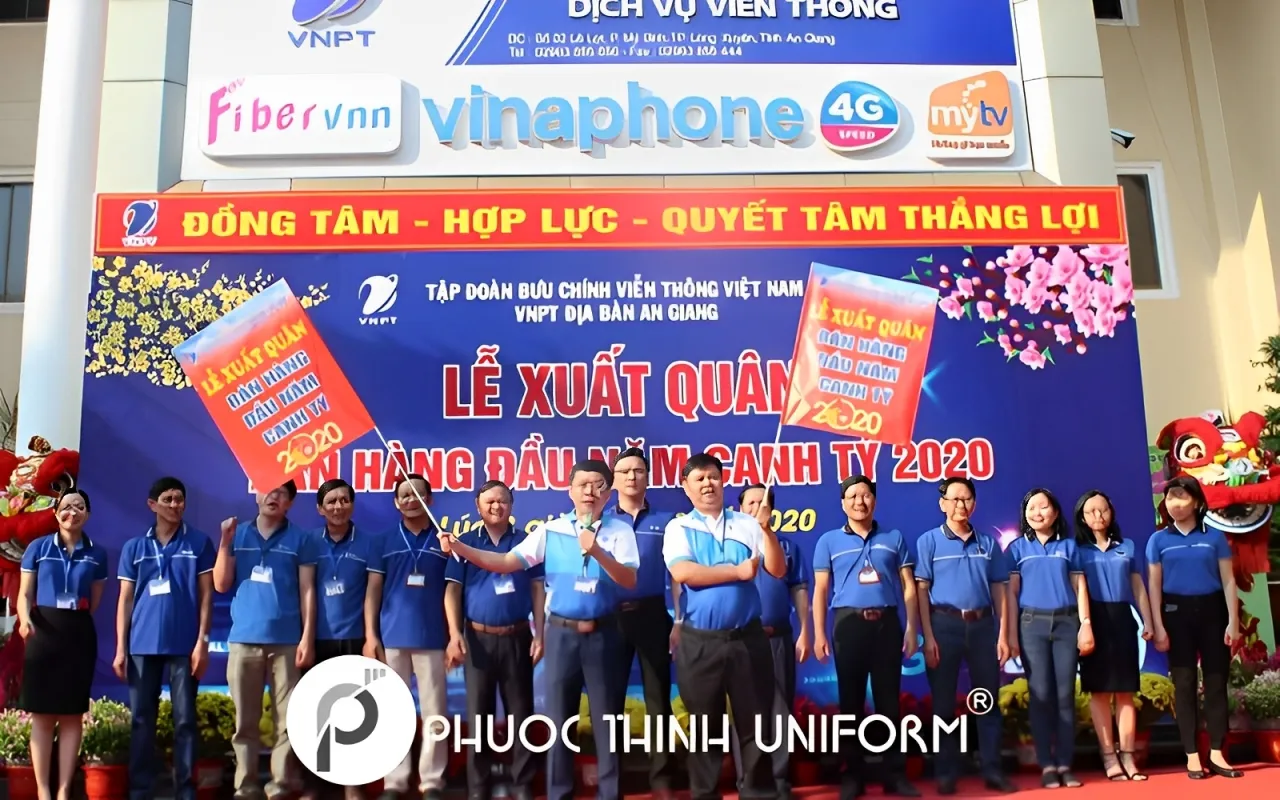 Áo đồng phục cho các sự kiện hay hoạt động teambuilding của Vinaphone có thiết kế đơn giản nhưng năng động, trẻ trung