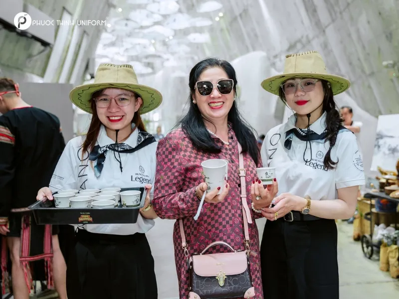 Áo polo đồng phục được sử dụng phổ biến tại các sự kiện quảng bá thương hiệu của Trung Nguyên Legend