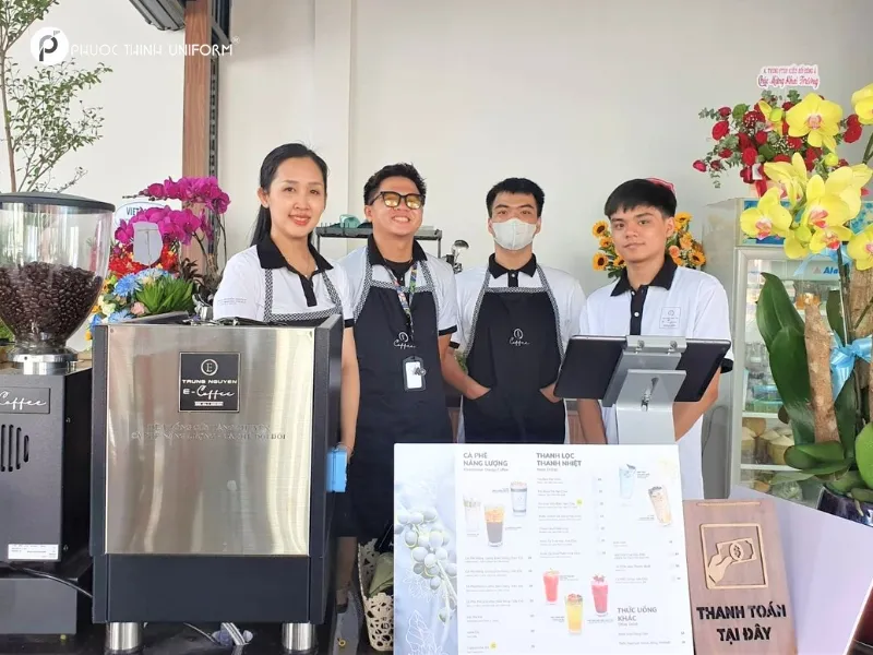 Tạp dề là món phụ kiện cần thiết, giúp mang đến hình ảnh chuyên nghiệp và sự tiện lợi trong quá trình làm việc