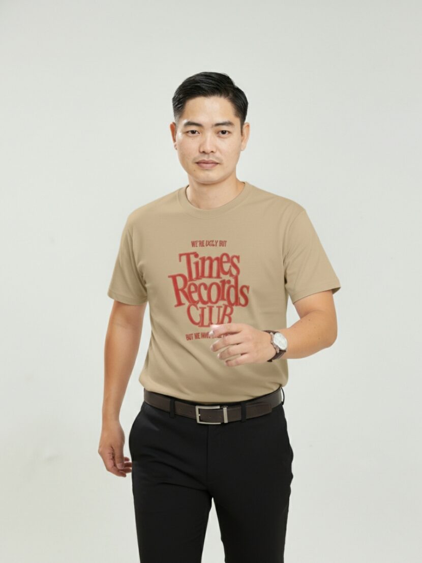 Áo Thun Nhóm Màu Nâu Chữ Đỏ Rực Rỡ