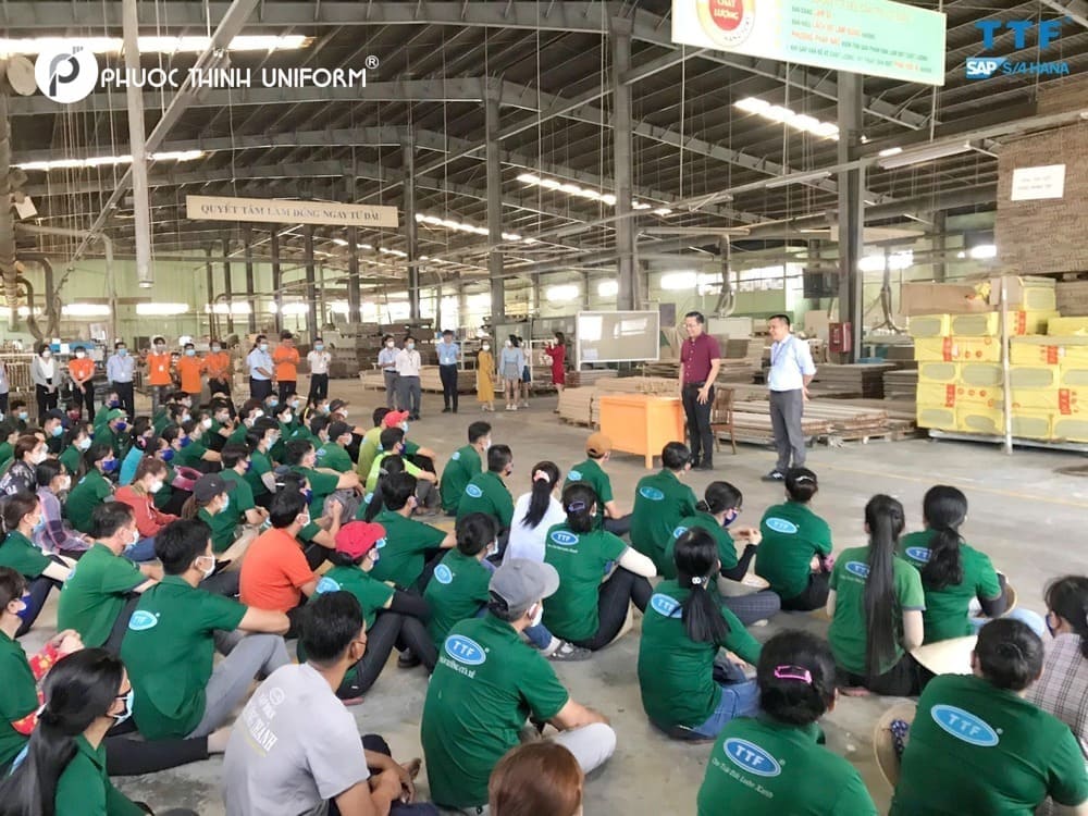 Áo thun công nhân