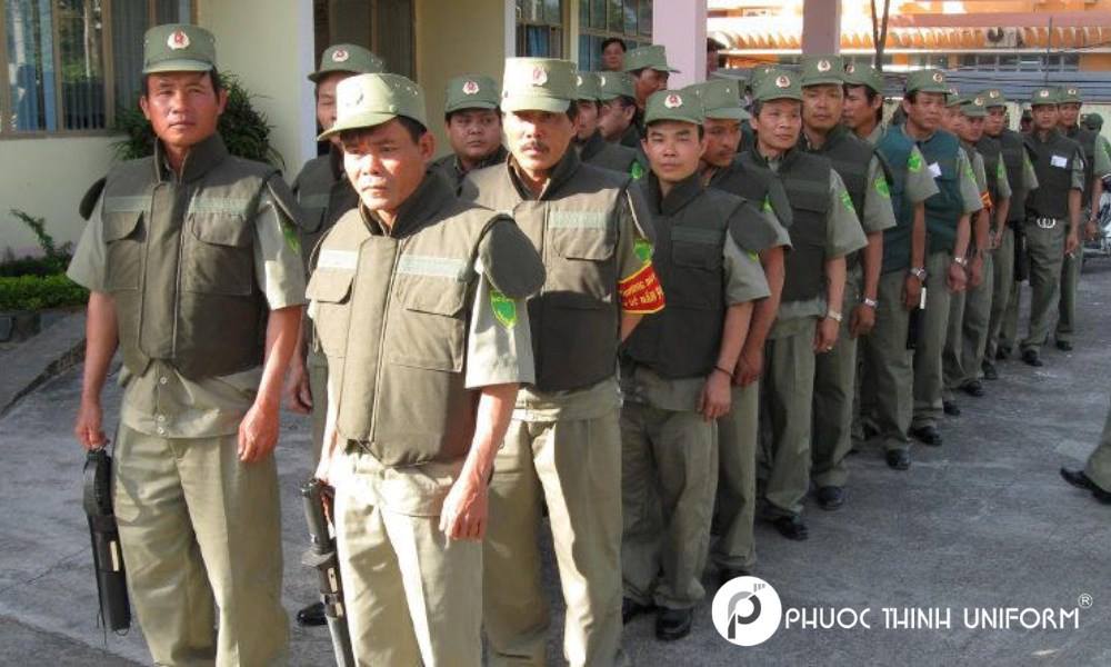 Mẫu đồng phục dành cho lực lượng bảo vệ khu phố tại Việt Nam với tone xanh rêu đặc trưng