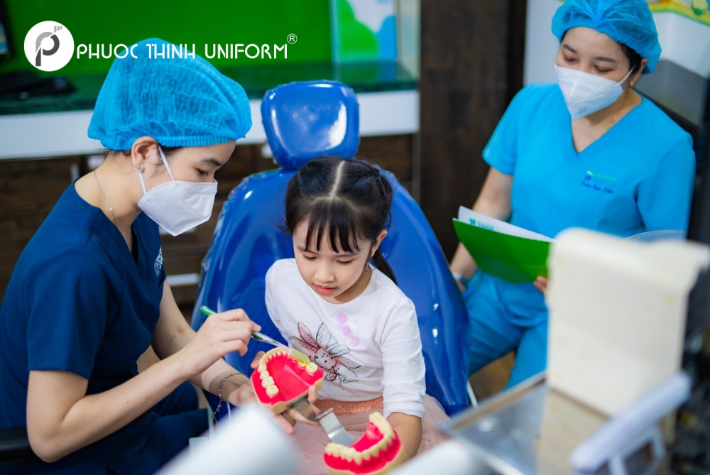 đồng phục lễ tân nha khoa