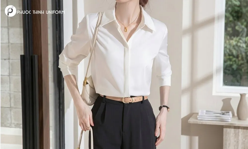 Sơ mi trắng truyền thống của nữ mặc ở công sở